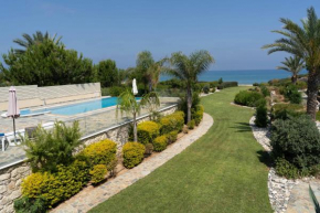 Villa Harmonia - 4 Bedroom Luxury Beach Front Villa with private Swimming Pool, Poli Crysochous